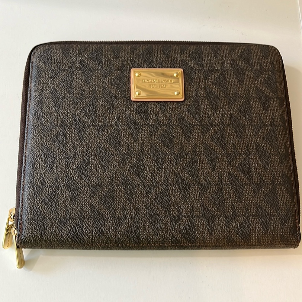 MICHAEL KORS ZIP AROUND TABLET CASE ORGANIZER DOUBLE COMPARTMENT